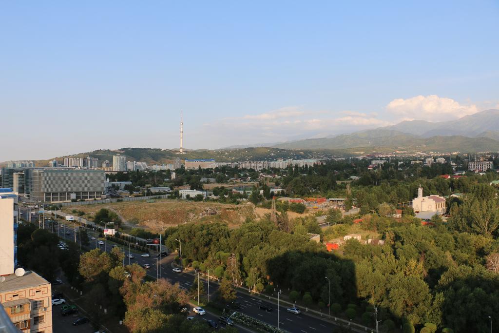 Penthouse With 3-Bedrooms Almaty Exterior photo