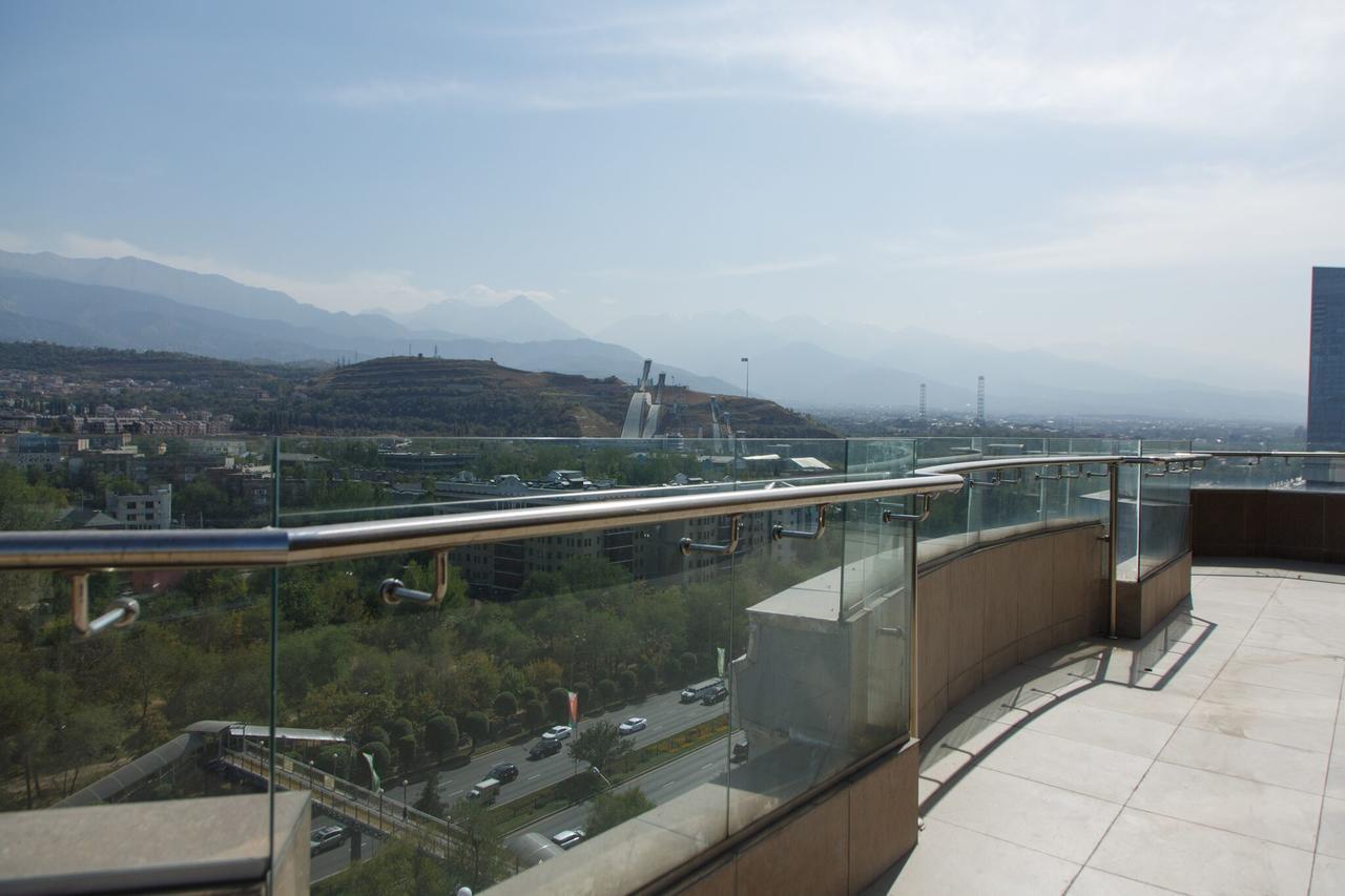 Penthouse With 3-Bedrooms Almaty Exterior photo