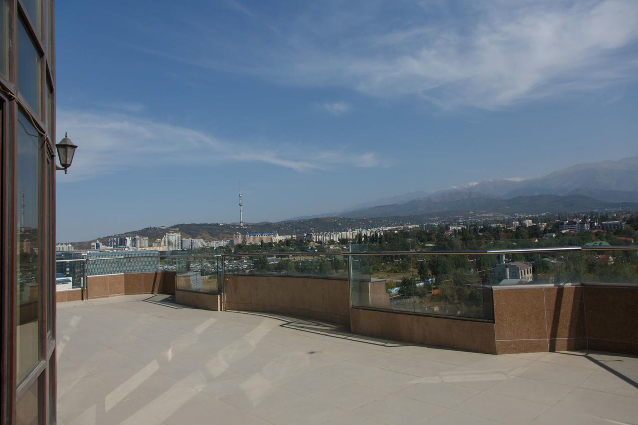 Penthouse With 3-Bedrooms Almaty Exterior photo