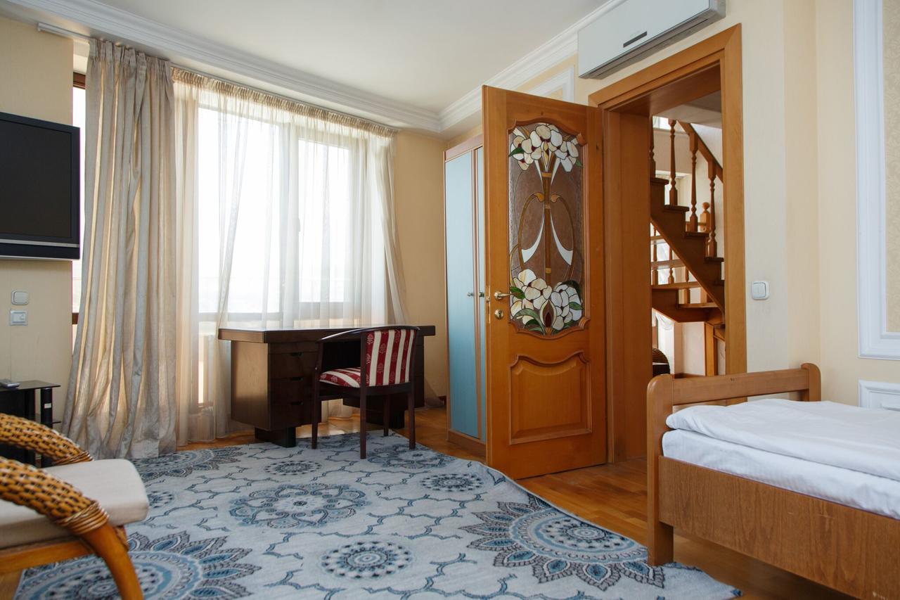 Penthouse With 3-Bedrooms Almaty Exterior photo