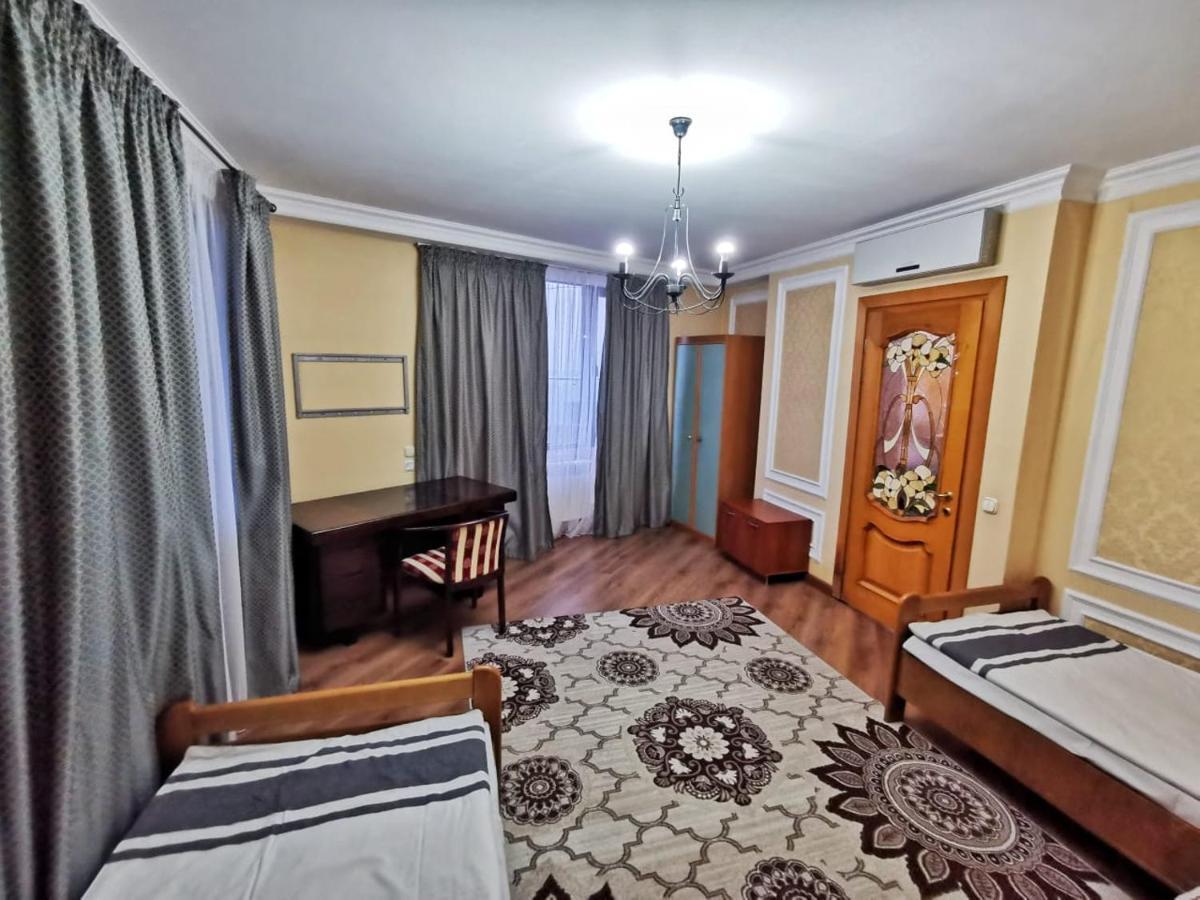 Penthouse With 3-Bedrooms Almaty Exterior photo
